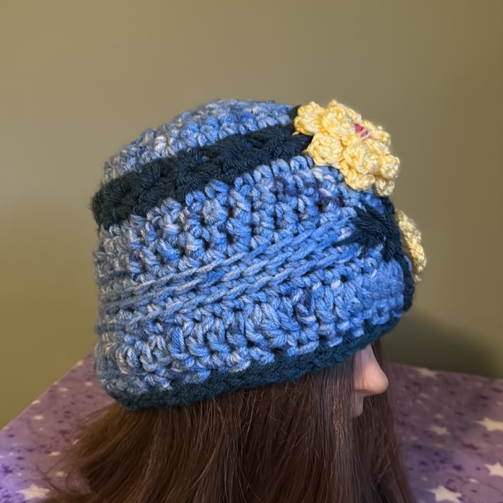 Crochet marigold flower beanie soft acrylic yarn new cute - Picture 9 of 10